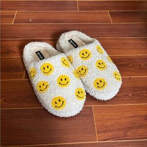 Kensie White Slippers with Yellow Smiley Faces